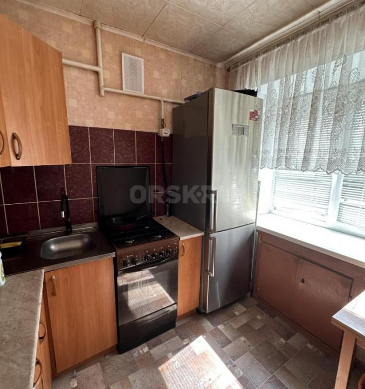 Продам очень тёплую и светлую двухкомнатную квартиру в центре города. - Орск