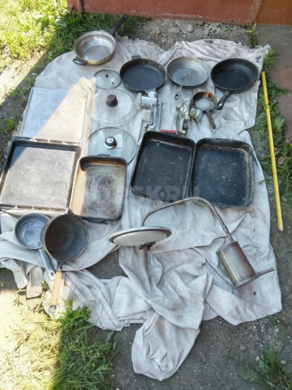 Продам сковородки, мясорубку, закаточные машинки, формы для выпечки, охладитель по договоренности. - Орск