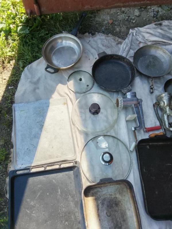 Продам сковородки, мясорубку, закаточные машинки, формы для выпечки, охладитель по договоренности. - Орск
