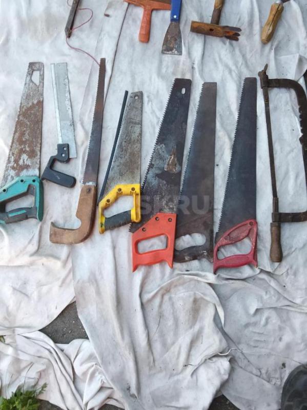 Продам ножовки, серп, шпателя, веткорез тяпка по 200 рублей за штуку. - Орск