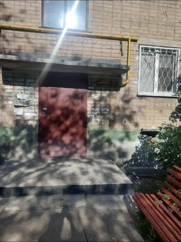 Продаётся двухкомнатная квартира! - Новотроицк