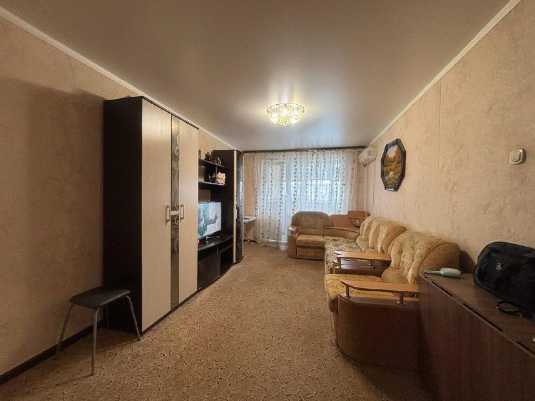 продам (либо обмен на 2-3 кв с доплатой,город Гай) 2х квартиру на четвертом этаже,по адресу: г. - Гай