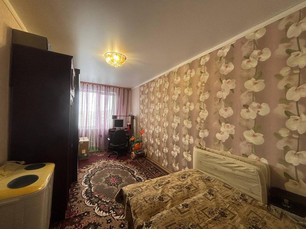 продам (либо обмен на 2-3 кв с доплатой,город Гай) 2х квартиру на четвертом этаже,по адресу: г. - Гай