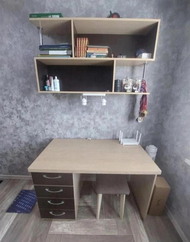 Продам Мебель в детскую комнату ( кровать, шкафы, письменный стол с полкой, комод) . - Орск