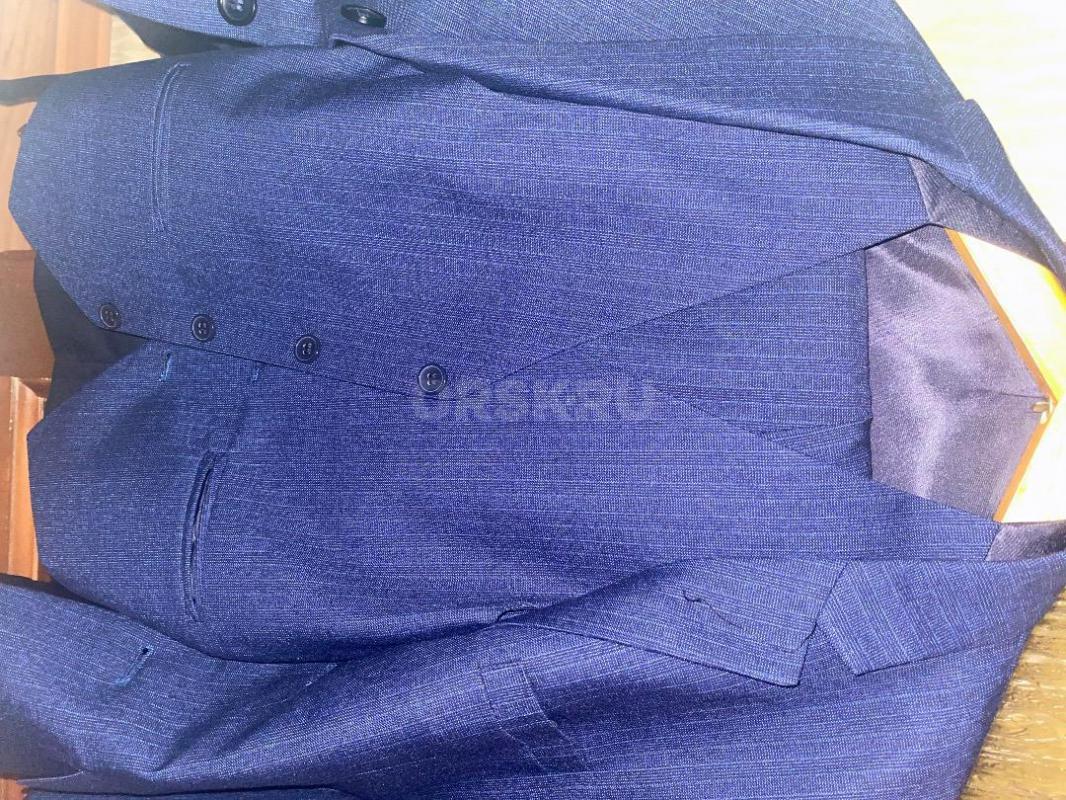 Продам костюм тройку,в отличном состоянии размер 34 на рост 140-146 - Орск