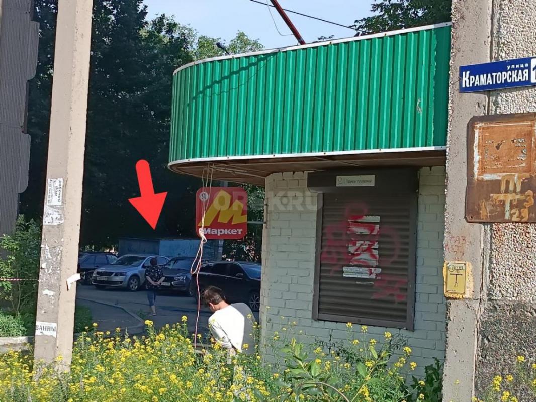 Металлический гараж 3м*4м каркасный расположен во дворе дома ул. - Орск