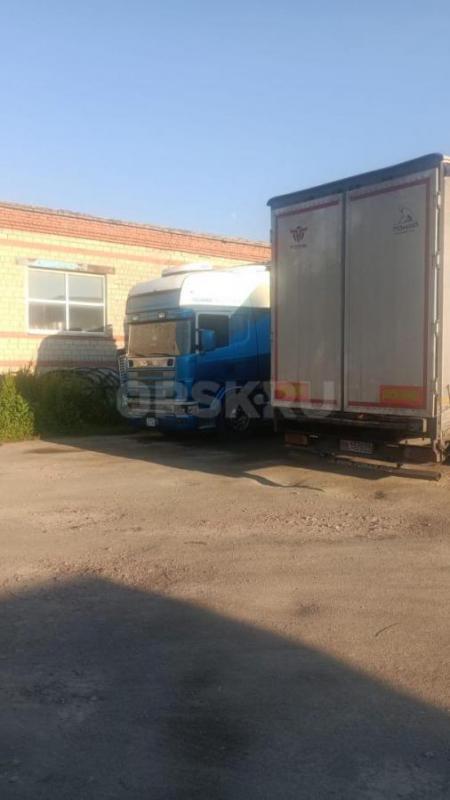 Сдается в аренду помещение 600 м2, кирпичные стены, большие пластиковые окна, пристройка с 4 кабинет - Орск