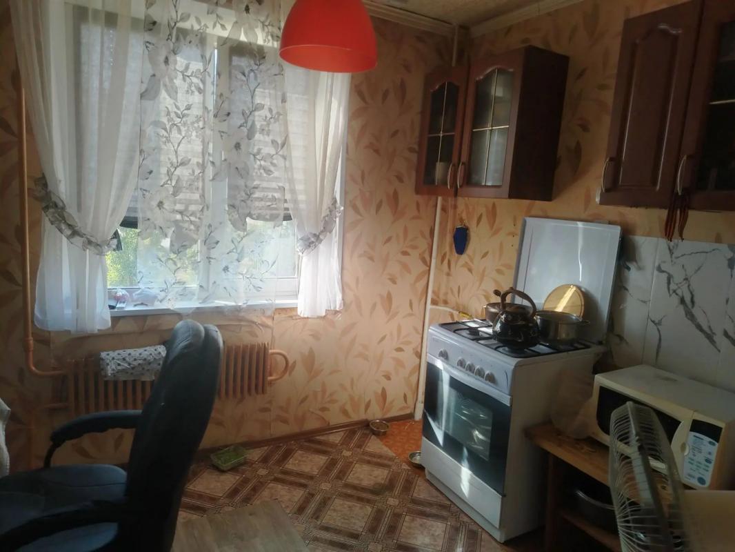 В продаже улучшенная 1-комнатная квартира по адресу:  г. - Новотроицк