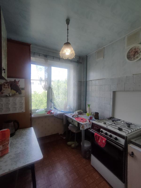 Продаётся уютная трёхкомнатная квартира площадью 61.2 квадратных метра, расположенная на улице Зелён - Новотроицк