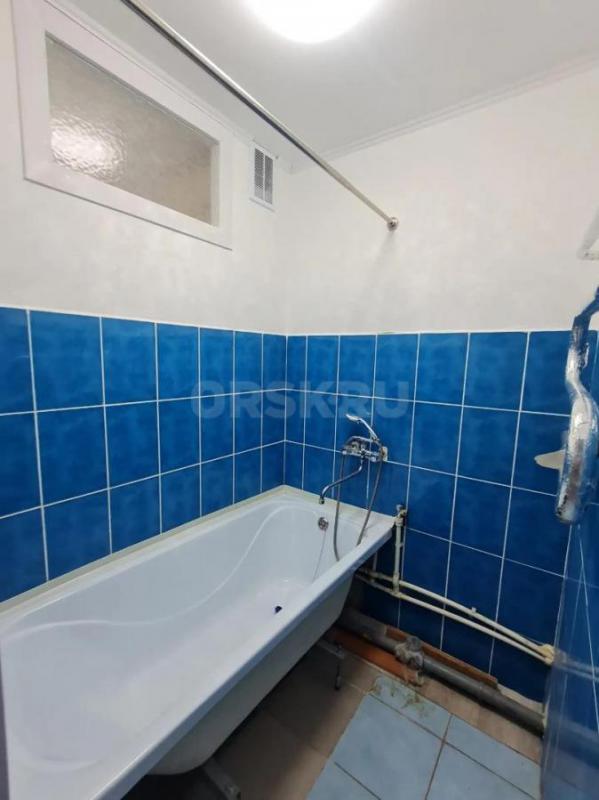 Продается 2-х комнатная квартира по адресу ул. - Орск