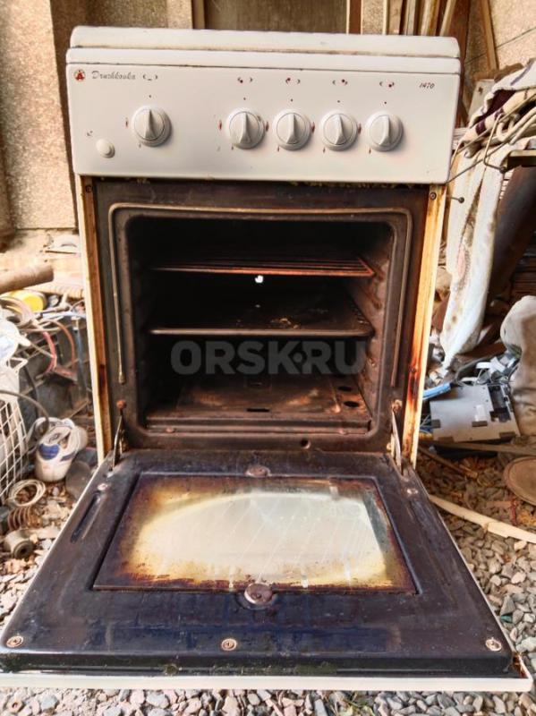 Газовая плита Druzhkovka 4комфорки духовка печет хорошо полностью в рабочем состоянии шланг для подк - Орск
