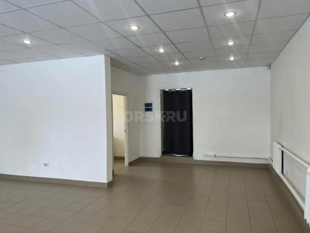 Помещение 75кв м, на улице Крайней, между погатом и 6 мкр. - Орск