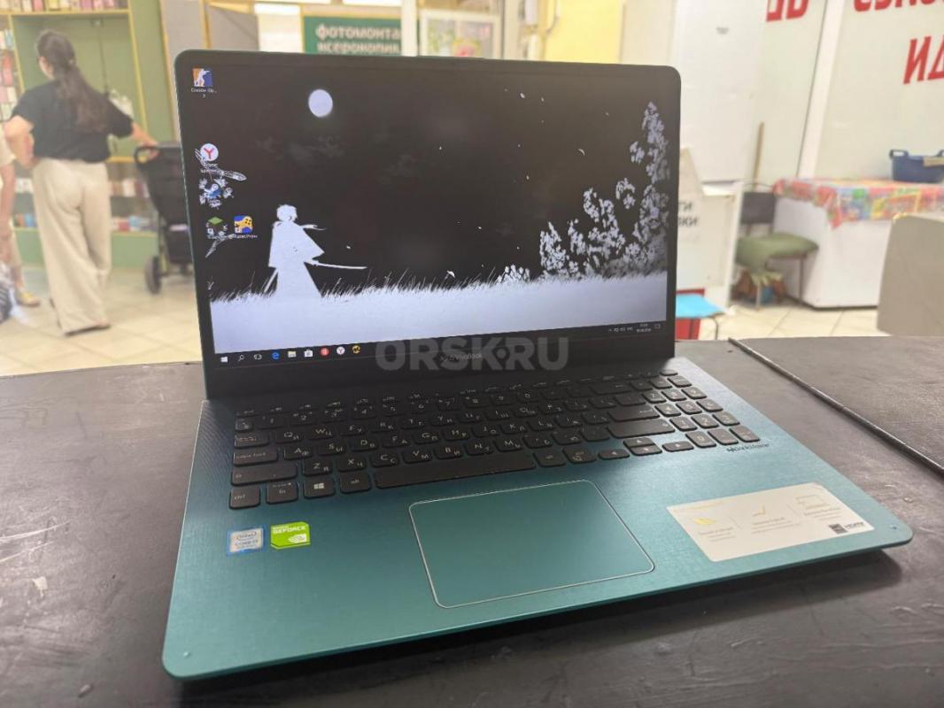 Продам 8х ядерный Intel core I 7  Ноутбук Асус / 8 gb оперативной памяти/ ssd 512 Samsung / 2 видеок - Орск