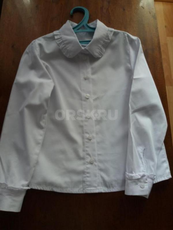 Продам школьные блузки, юбку , вязаную кофту на ребенка 7-9 лет, Все в отличном состоянии, Каждая ве - Орск