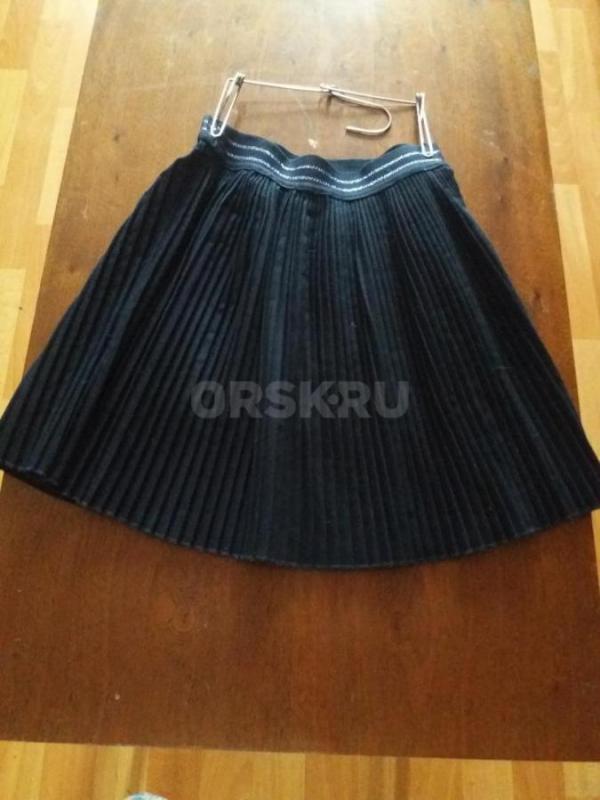 Продам школьные блузки, юбку , вязаную кофту на ребенка 7-9 лет, Все в отличном состоянии, Каждая ве - Орск