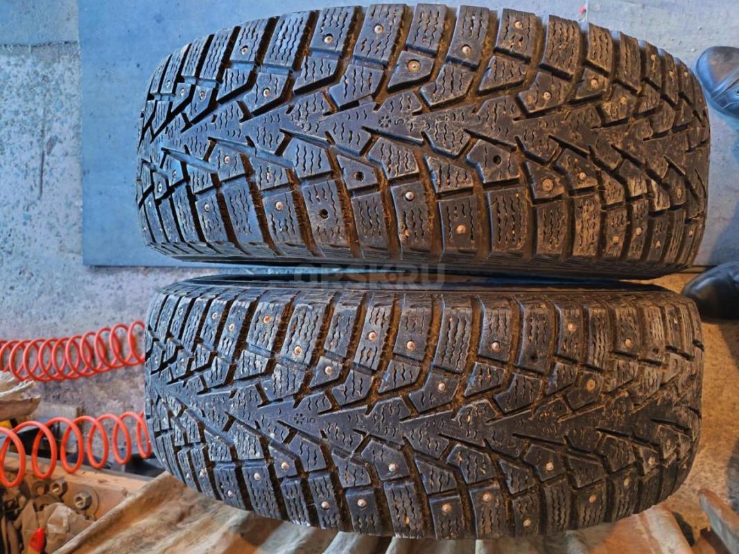 Продам две зимние шины 215/65 R16 Maxxis Arktictrekker NP3, без ремонтов, цена за две. - Орск