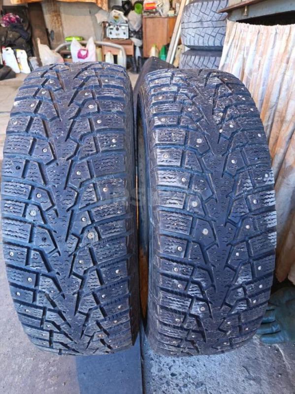 Продам две зимние шины 215/65 R16 Maxxis Arktictrekker NP3, без ремонтов, цена за две. - Орск