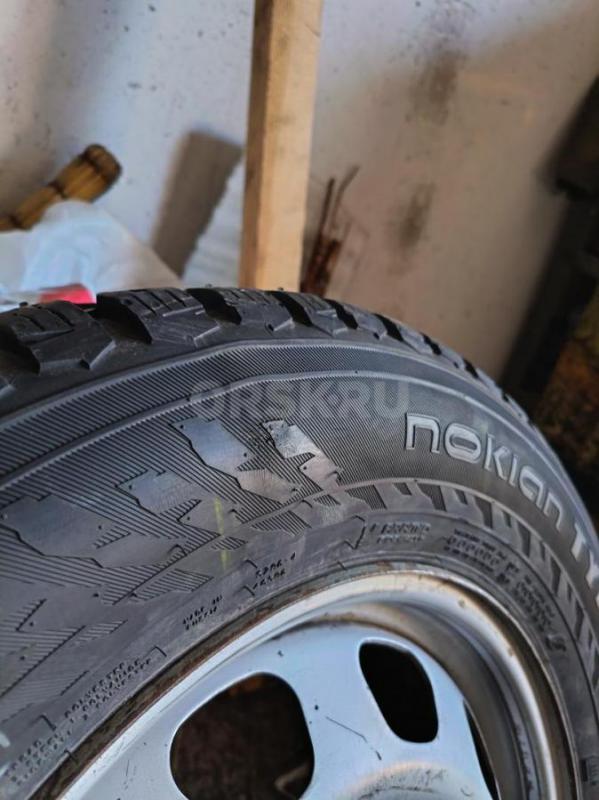 Продам две шипованные шины Нокиан хаккапелита 9, размер 215/65 R16, обе после ремонта, всё на фото. - Орск