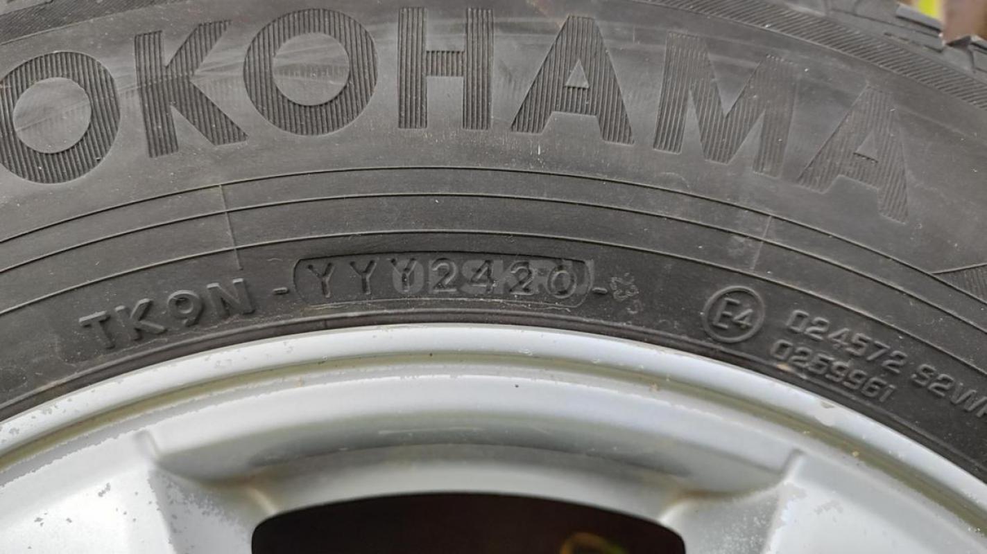 Продаю зимние фрикционные шины (липучка) yokohama,, р-р 195 65 р15 на оригинальных дисках GM 5х105 r - Орск