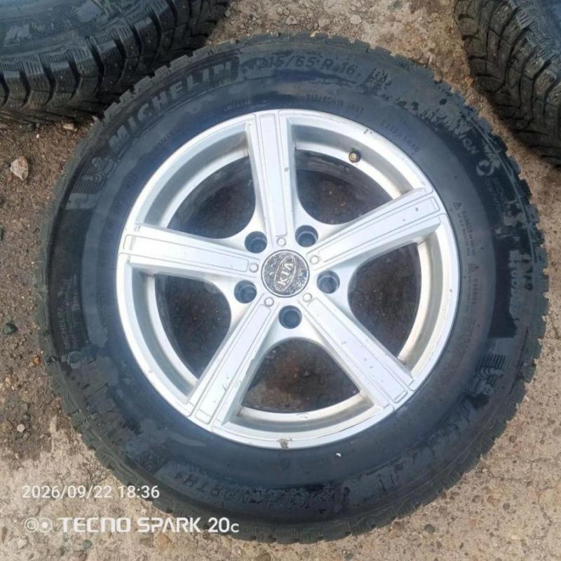Продам колёса Мишлен 215/65  r16 стояли на Киа спортейдж два - Орск