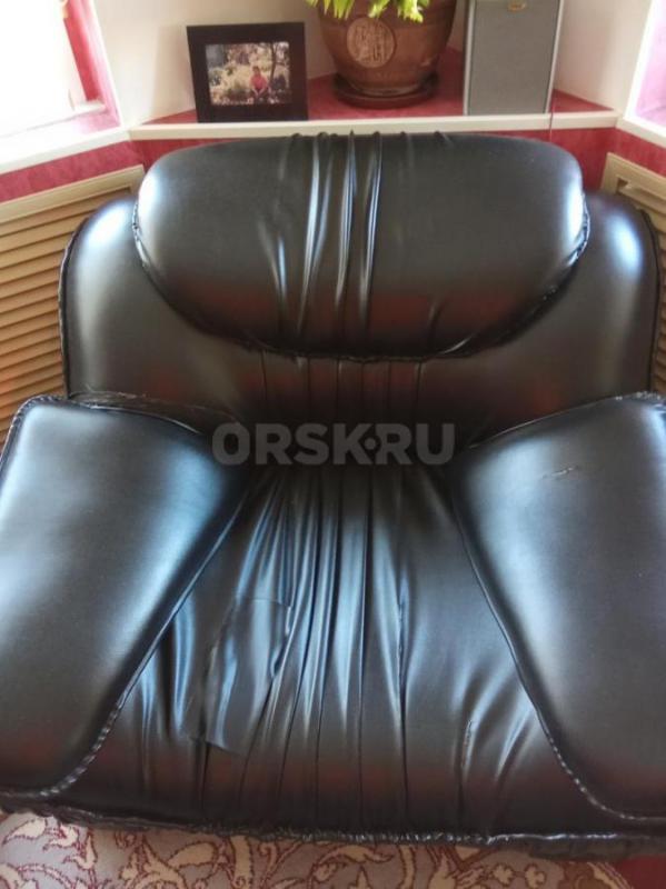 Продам 2 больших кресла из кож. - Орск