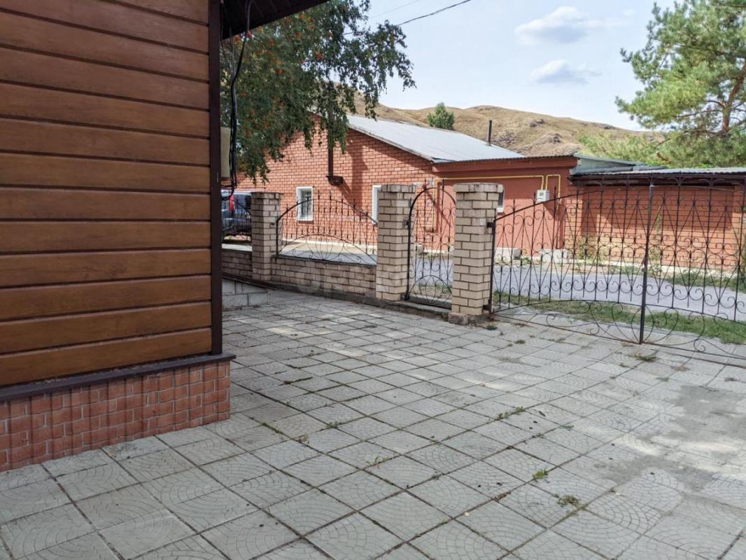 Продам 2-х этажный дом площадью 122 кв. - Орск