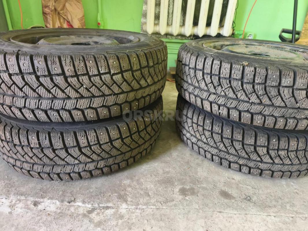 Продам практически новую резину с дисками
195 65 15      195 60 R15  разбалтовка 4 114,3 - Гай