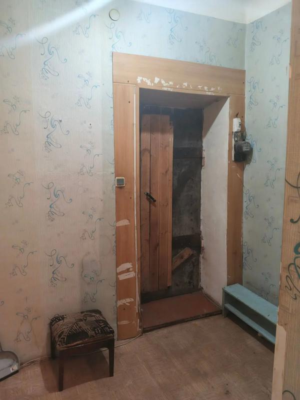 Продается 2х комнатная старого типа,без ремонта. - Новотроицк