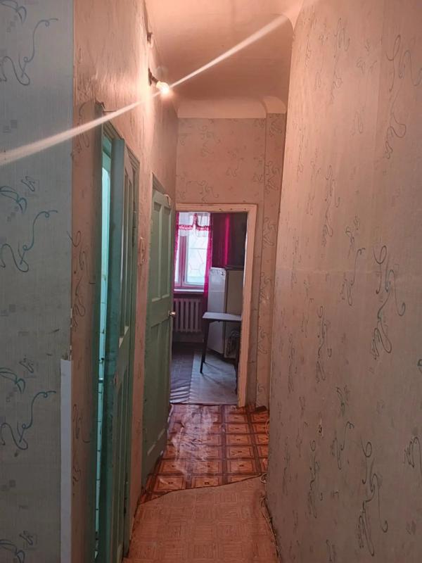 Продается 2х комнатная старого типа,без ремонта. - Новотроицк