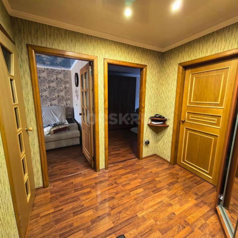 В продаже просторная 3-х комнатная квартира, расположенная на 2-м этаже пятиэтажного панельного дома - Орск