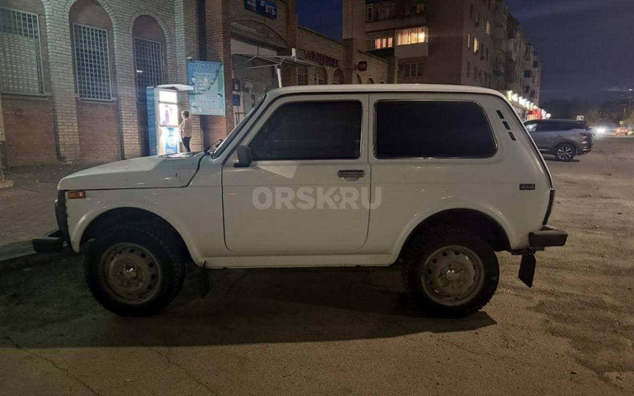 Продам ниву в хорошем состоянии 
Гур 
Сигнализация 
Музыка 
Фаркоп 
Из вложений нужно покрасить - Орск